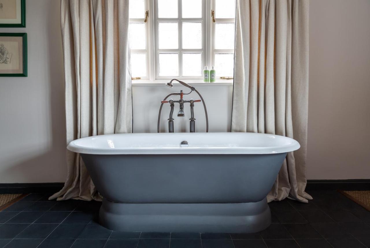 The Double Red Duke, Cotswolds Hotel Уитни Екстериор снимка