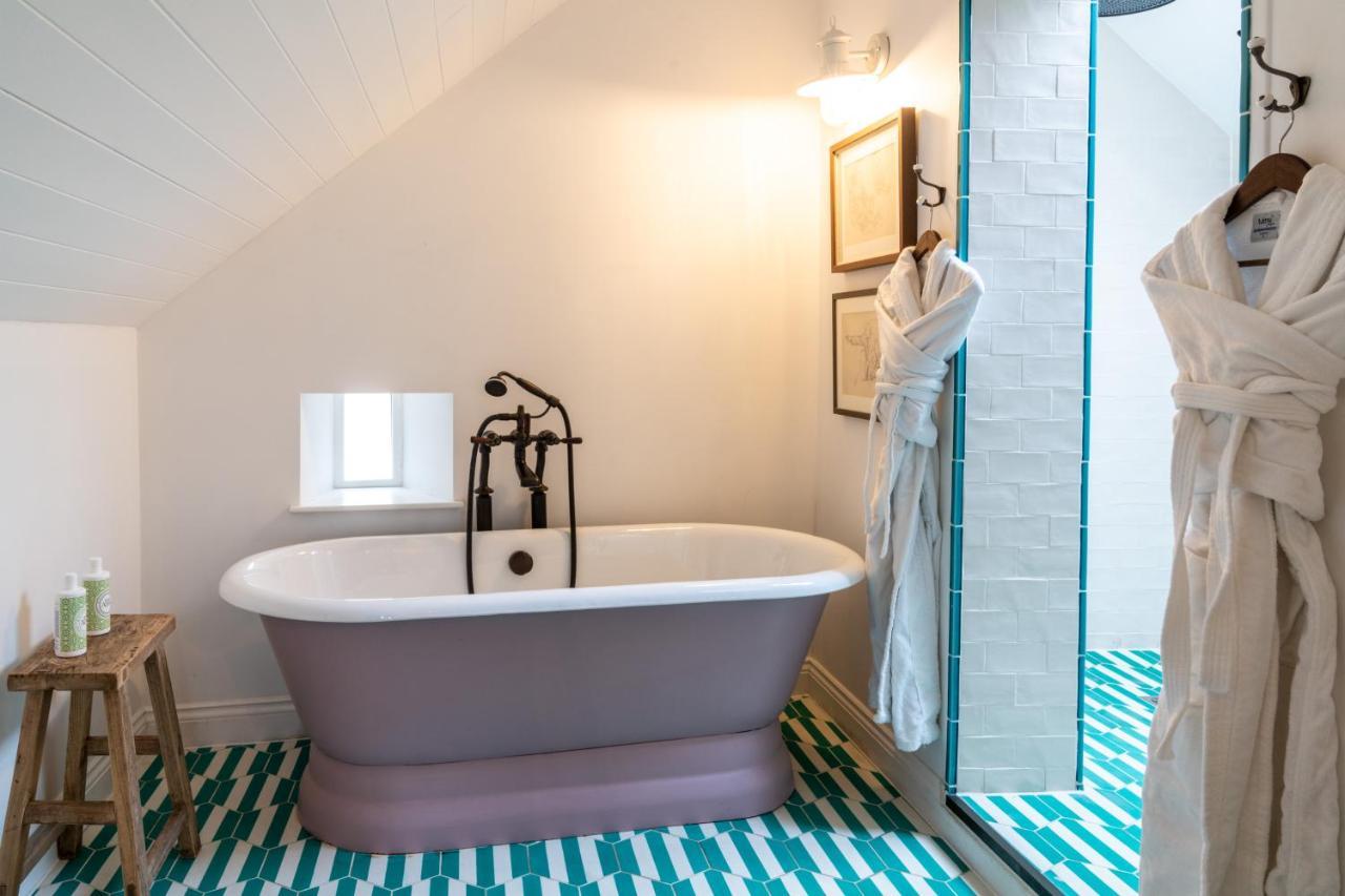The Double Red Duke, Cotswolds Hotel Уитни Екстериор снимка
