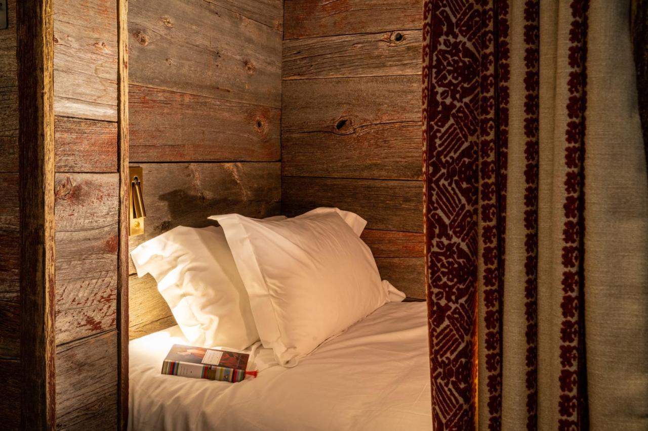 The Double Red Duke, Cotswolds Hotel Уитни Екстериор снимка