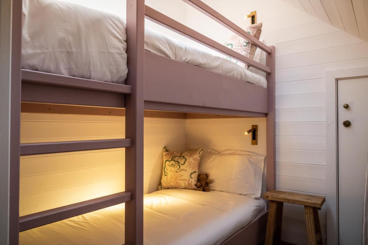 The Double Red Duke, Cotswolds Hotel Уитни Екстериор снимка