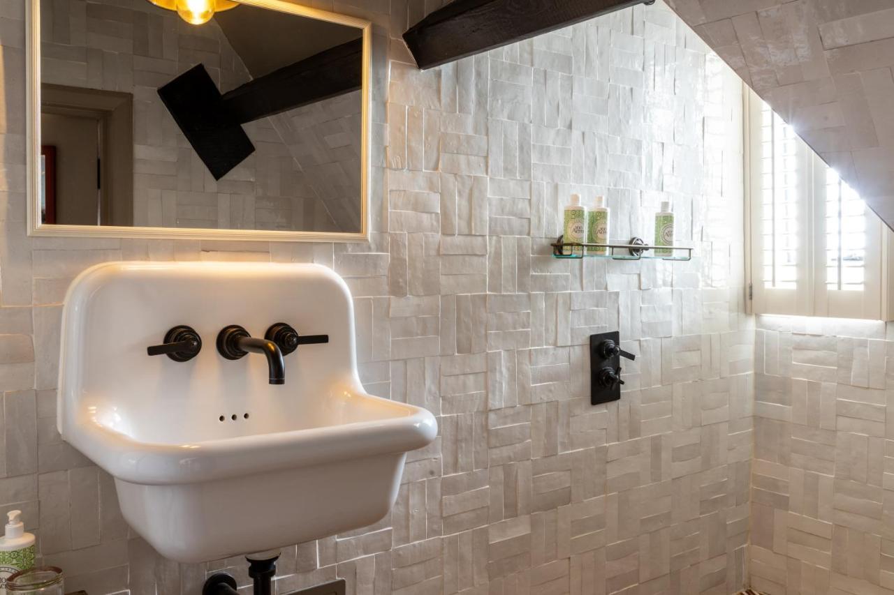 The Double Red Duke, Cotswolds Hotel Уитни Екстериор снимка